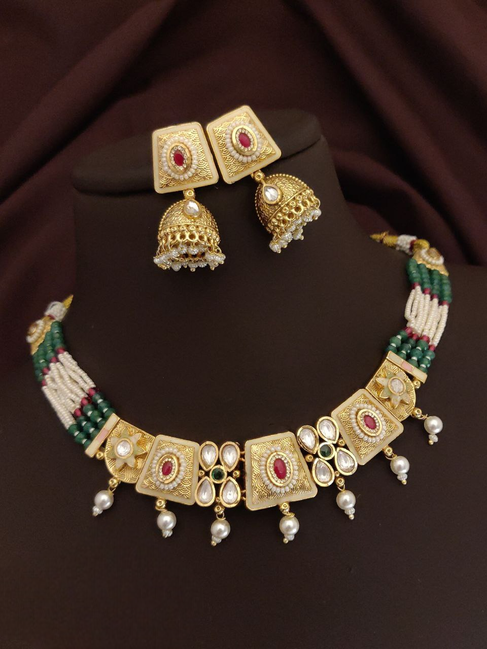 Kundan Chic Necklace Set